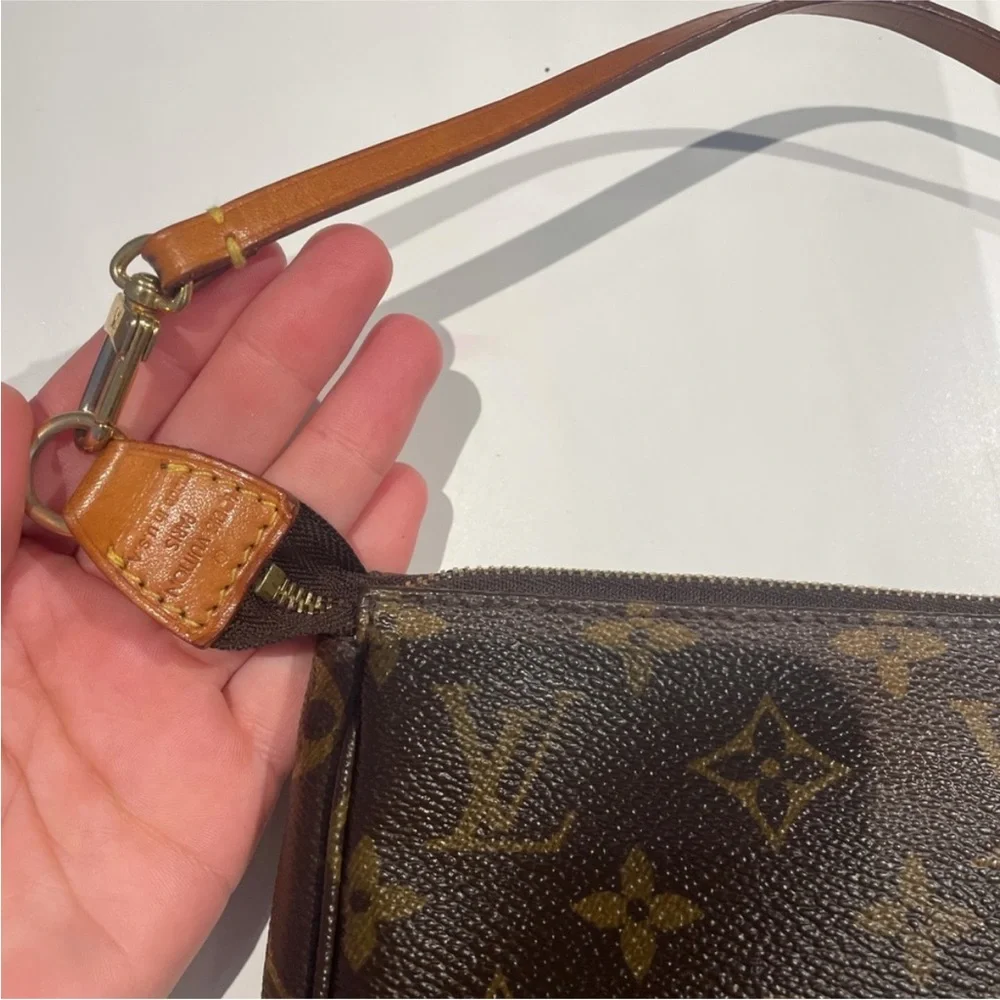 Louis Vuitton Monogram pochette - Picture 4 of 12